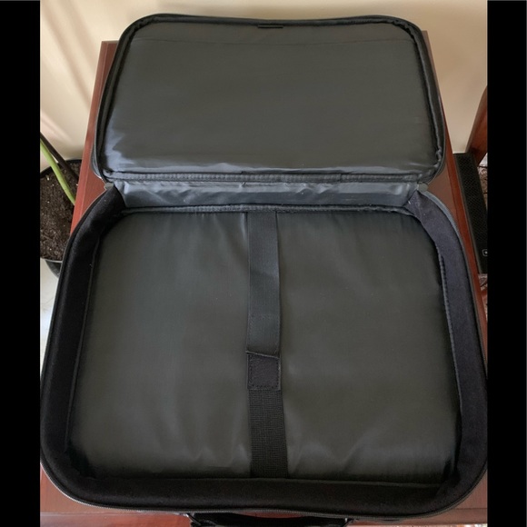 Tech Air 17” laptop briefcase - Picture 6 of 6